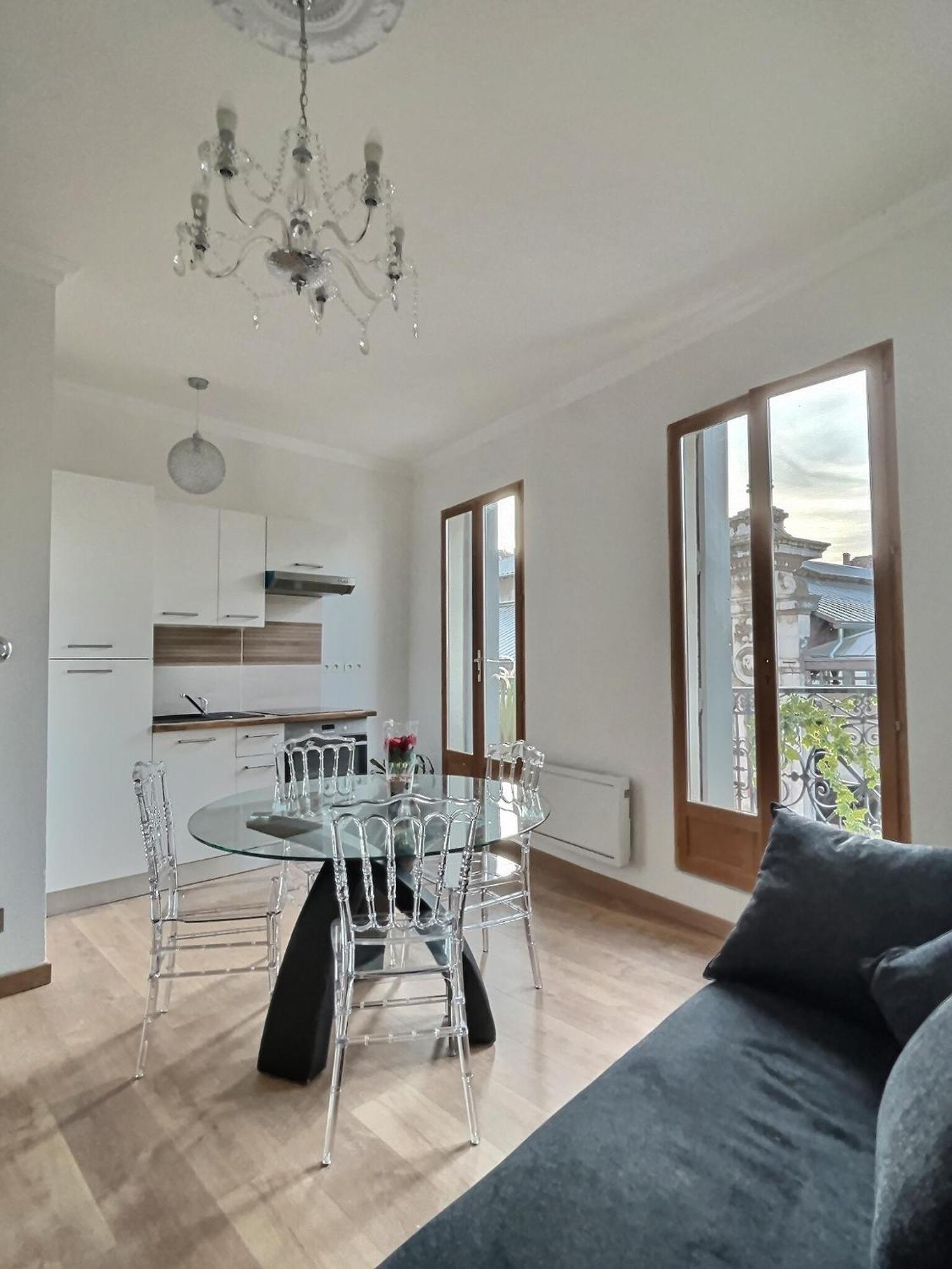 Appartement De Charme Avec Balcon Au Pied Des Commerces بزييه المظهر الخارجي الصورة