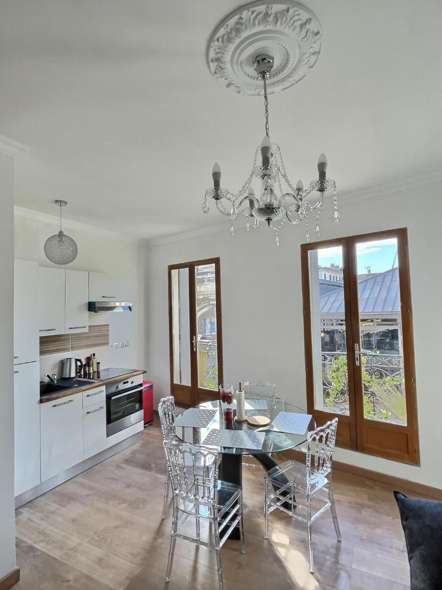Appartement De Charme Avec Balcon Au Pied Des Commerces بزييه المظهر الخارجي الصورة