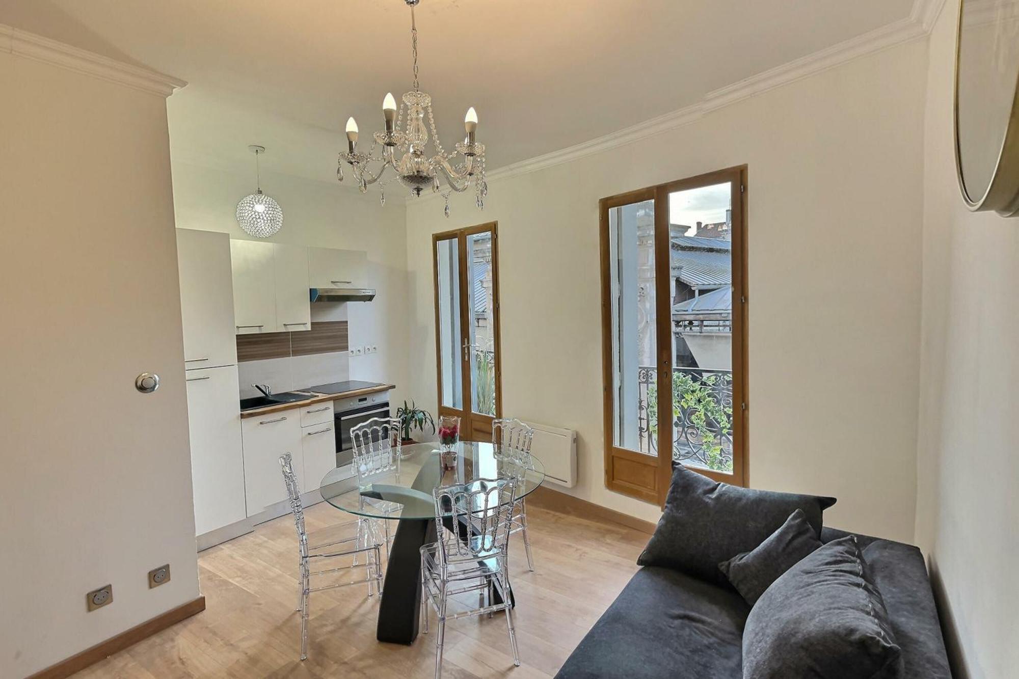 Appartement De Charme Avec Balcon Au Pied Des Commerces بزييه المظهر الخارجي الصورة