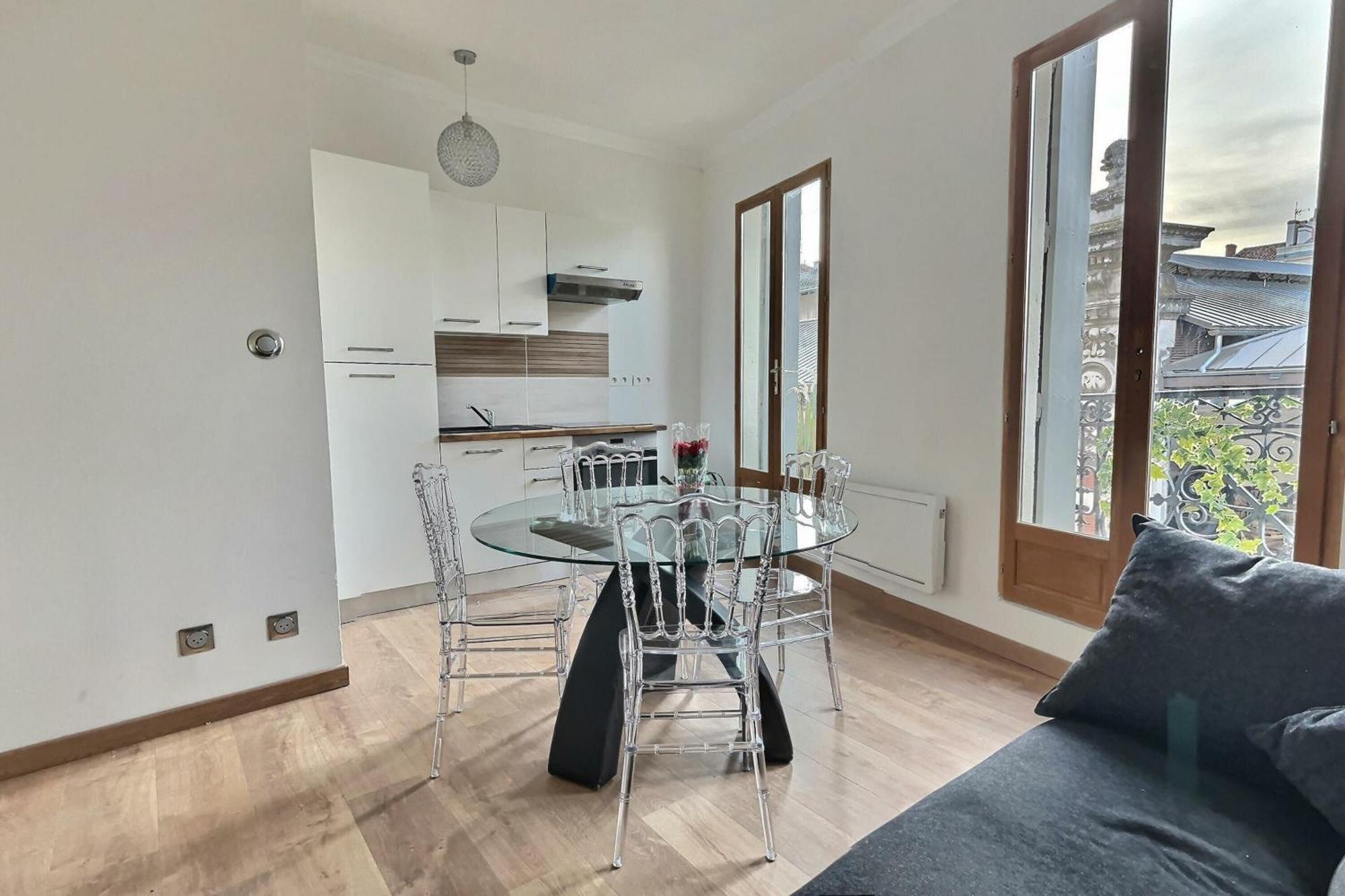 Appartement De Charme Avec Balcon Au Pied Des Commerces بزييه المظهر الخارجي الصورة